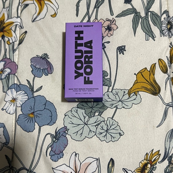 Youthforia Date Night Skin Tint Serum Foundation | 260 Light Medium | New in Box - Picture 4 of 5